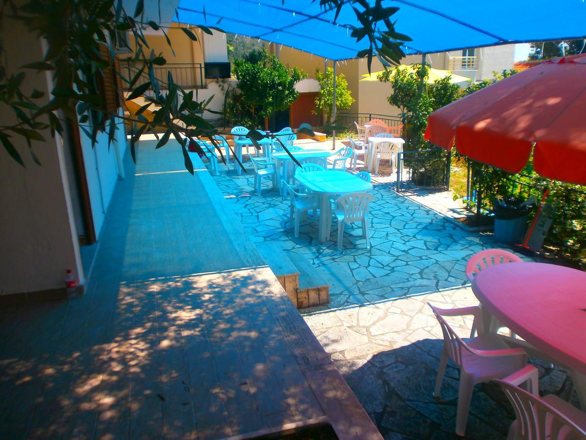 Mehilli Hotel Dhermi Exterior photo